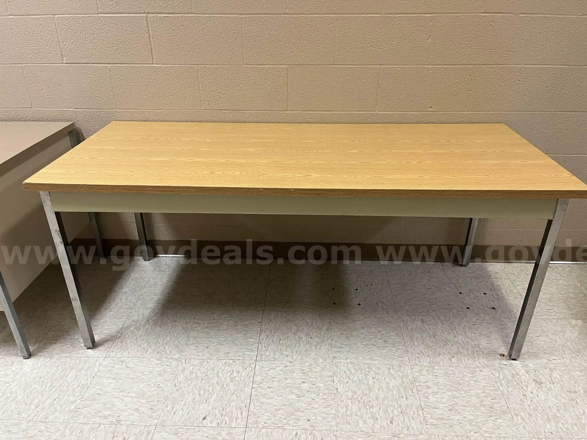 METAL DESK