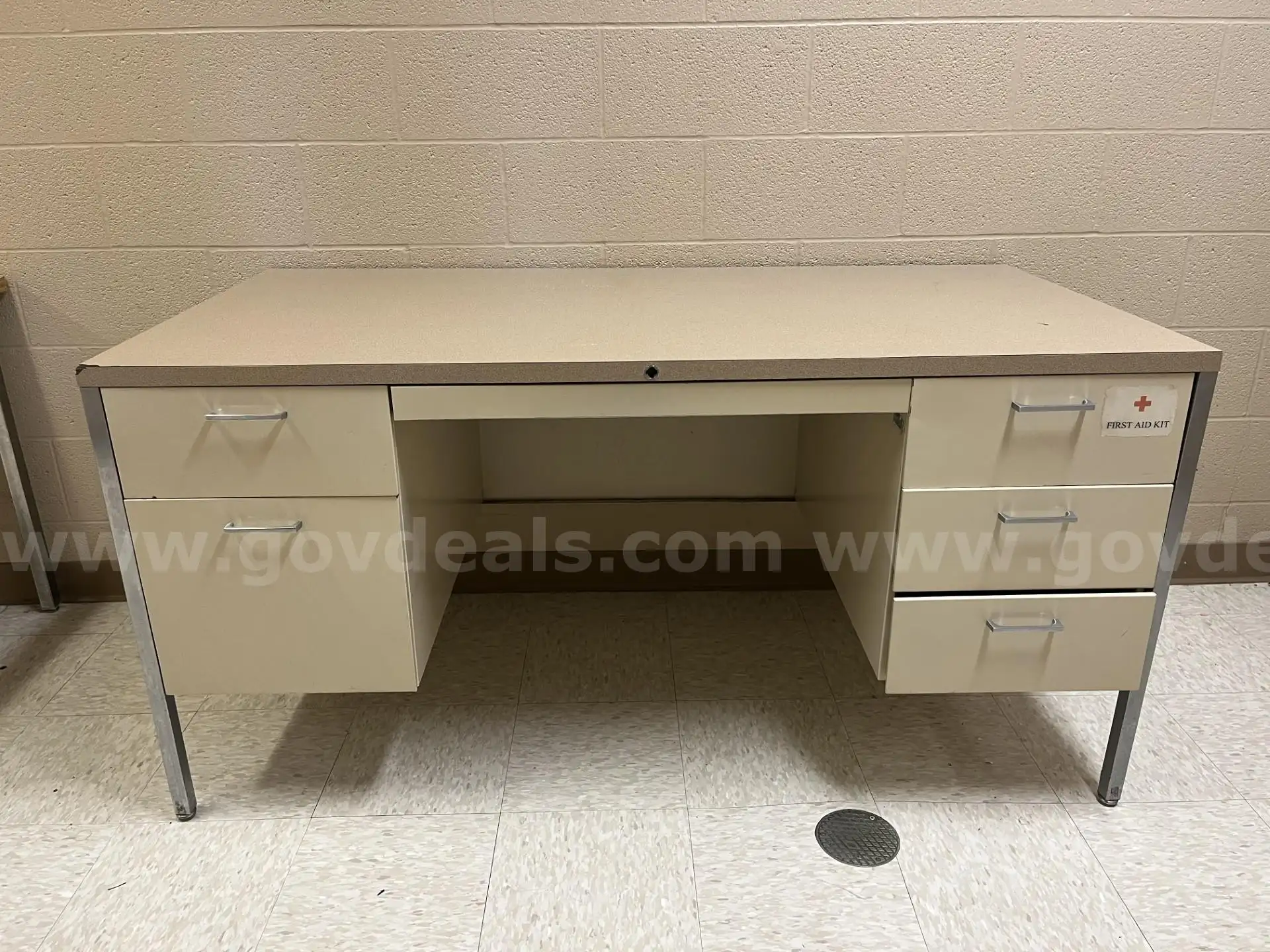 5 DRAWER METAL DESK