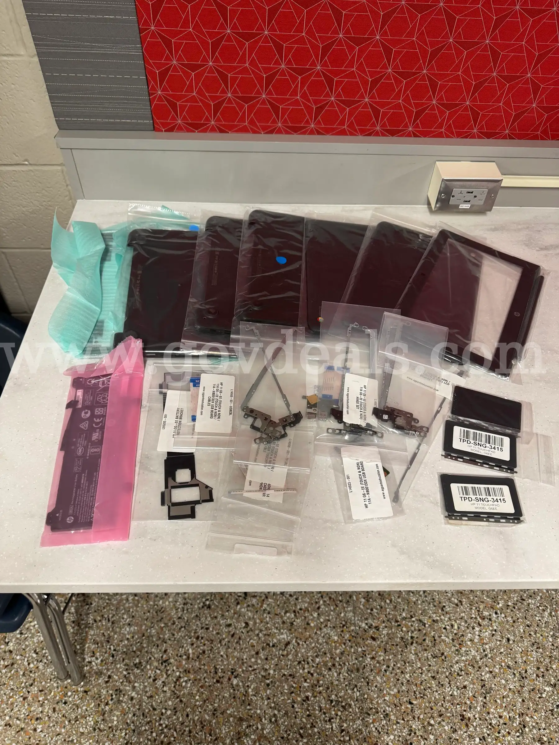 Lot of HP Chromebook G6 (11) Parts