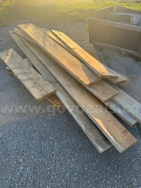 STACK OF LUMBER - VARIOUS LENGTHS ( 81.5 - 132)