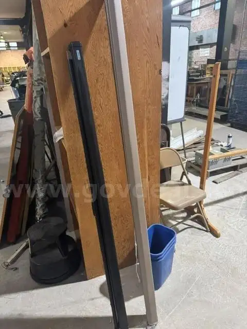 2 - PROJECTOR SCREENS