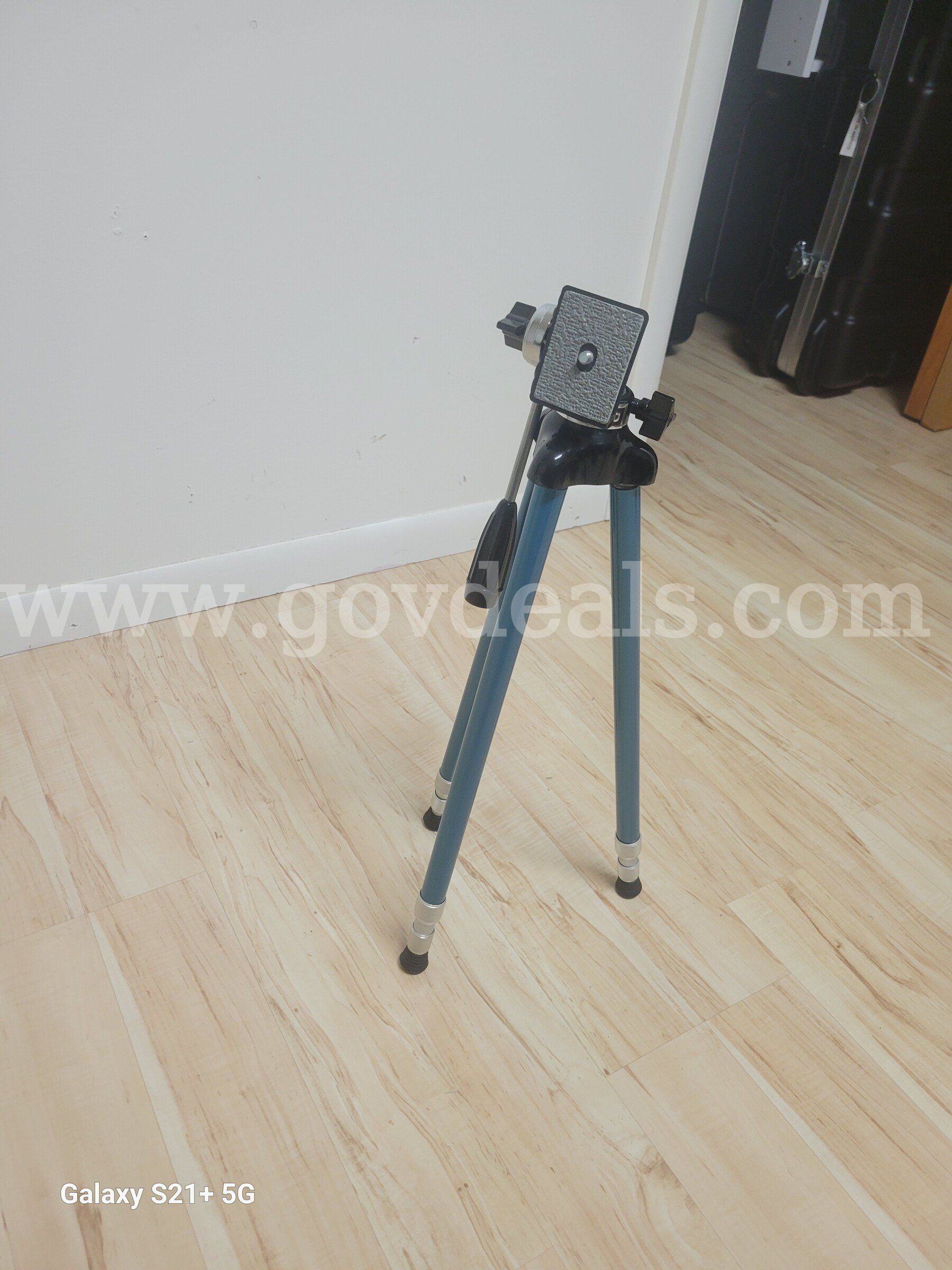 Hollywood Pyramid Tripod