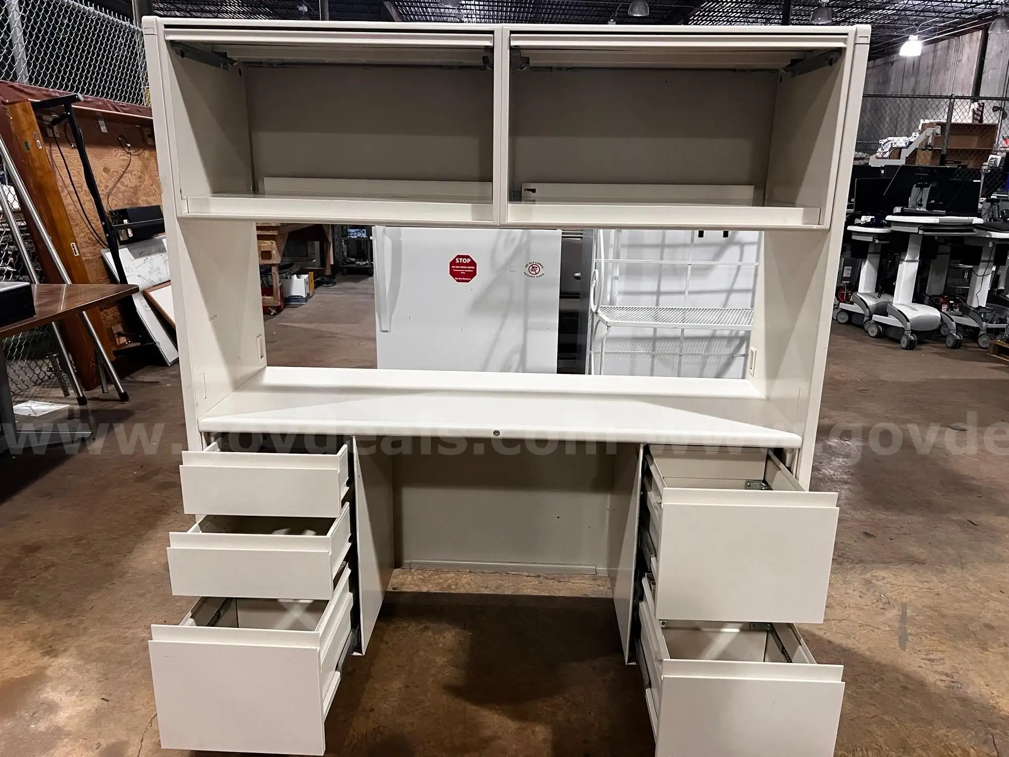White Metal Desk with Overhead Cabinets