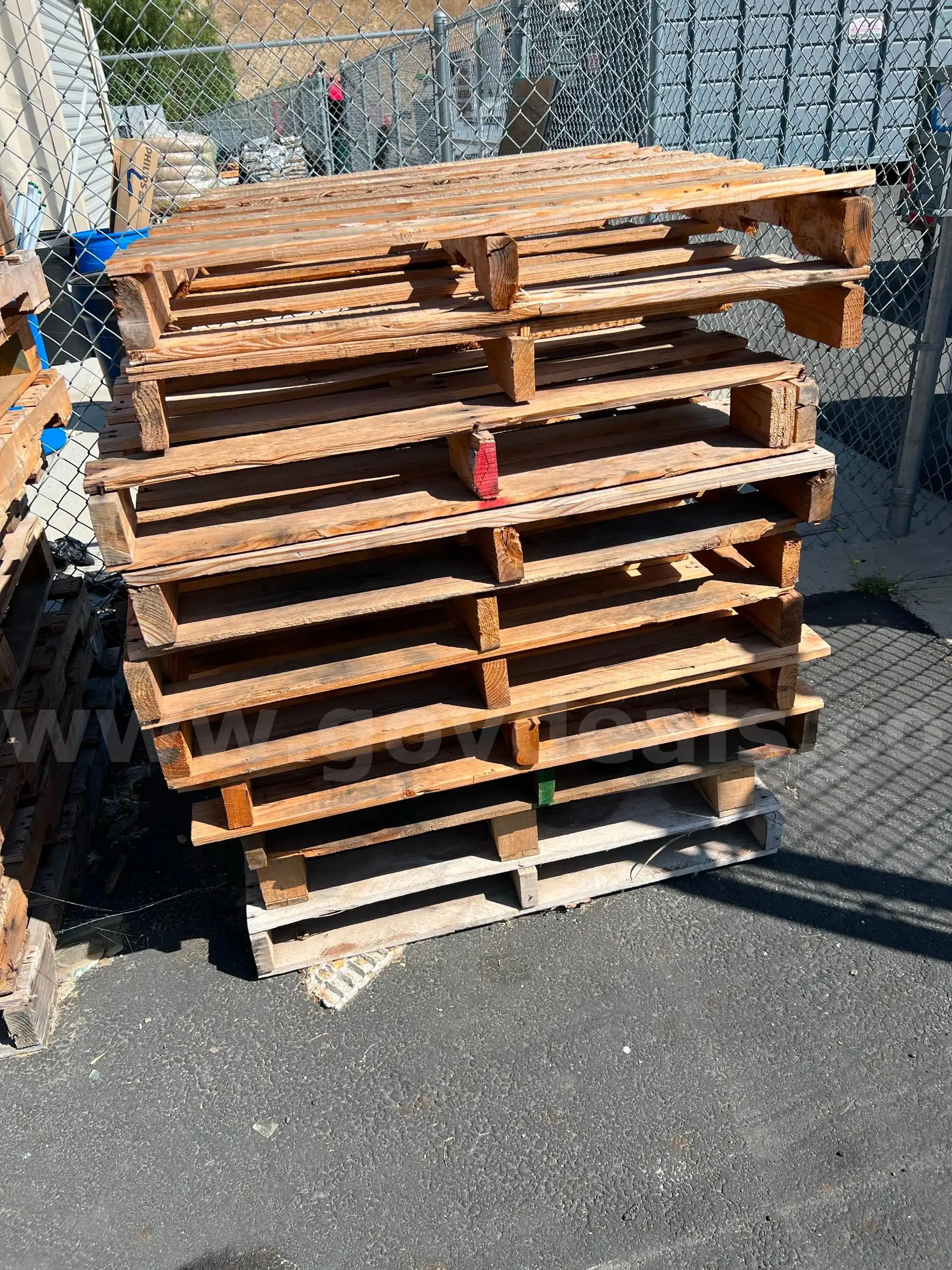 4-Way Wood Pallets