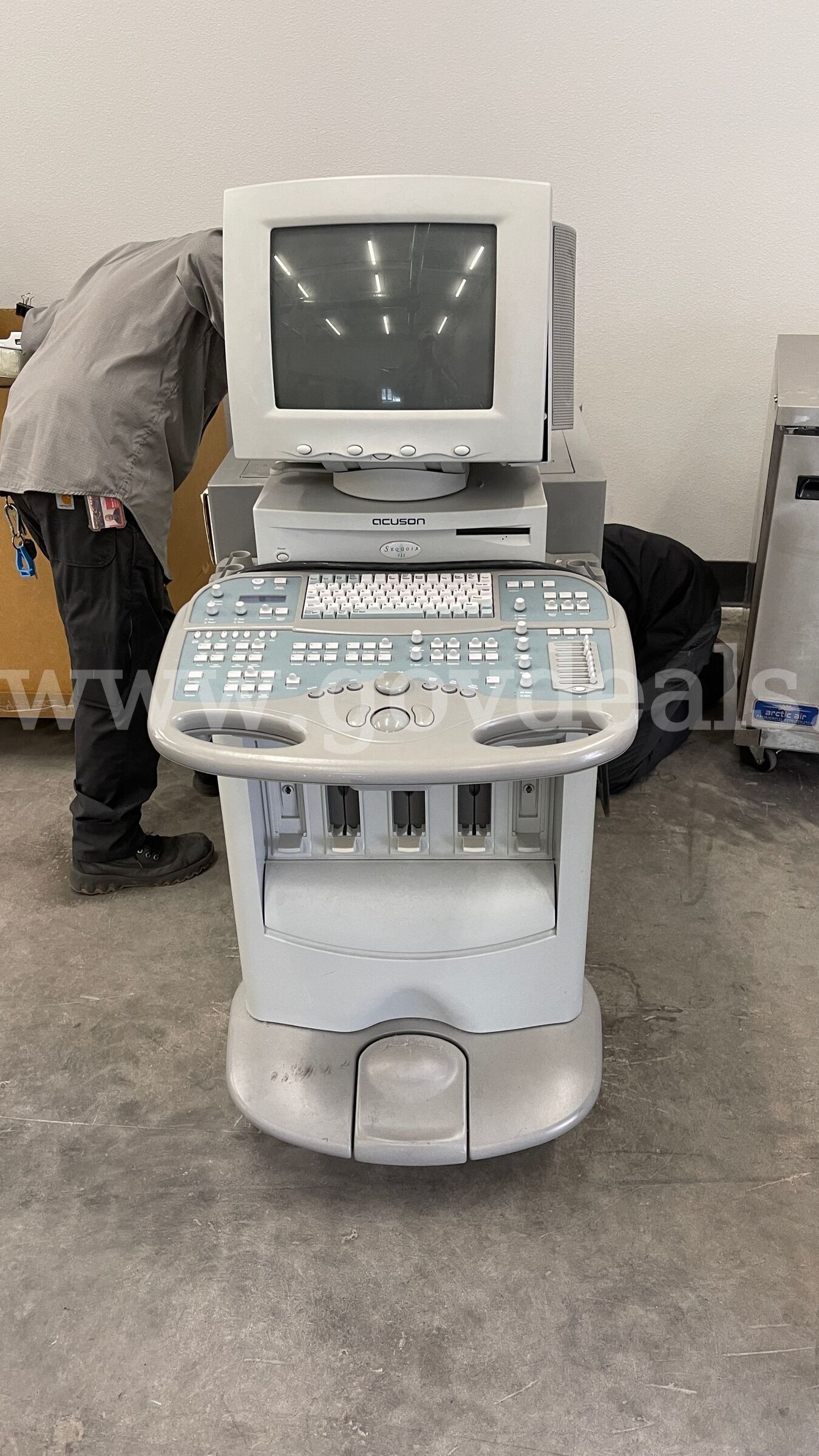 ACUSON- ULTRASOUND SYSTEM - Sequoia 512 - W Transducer - Untested