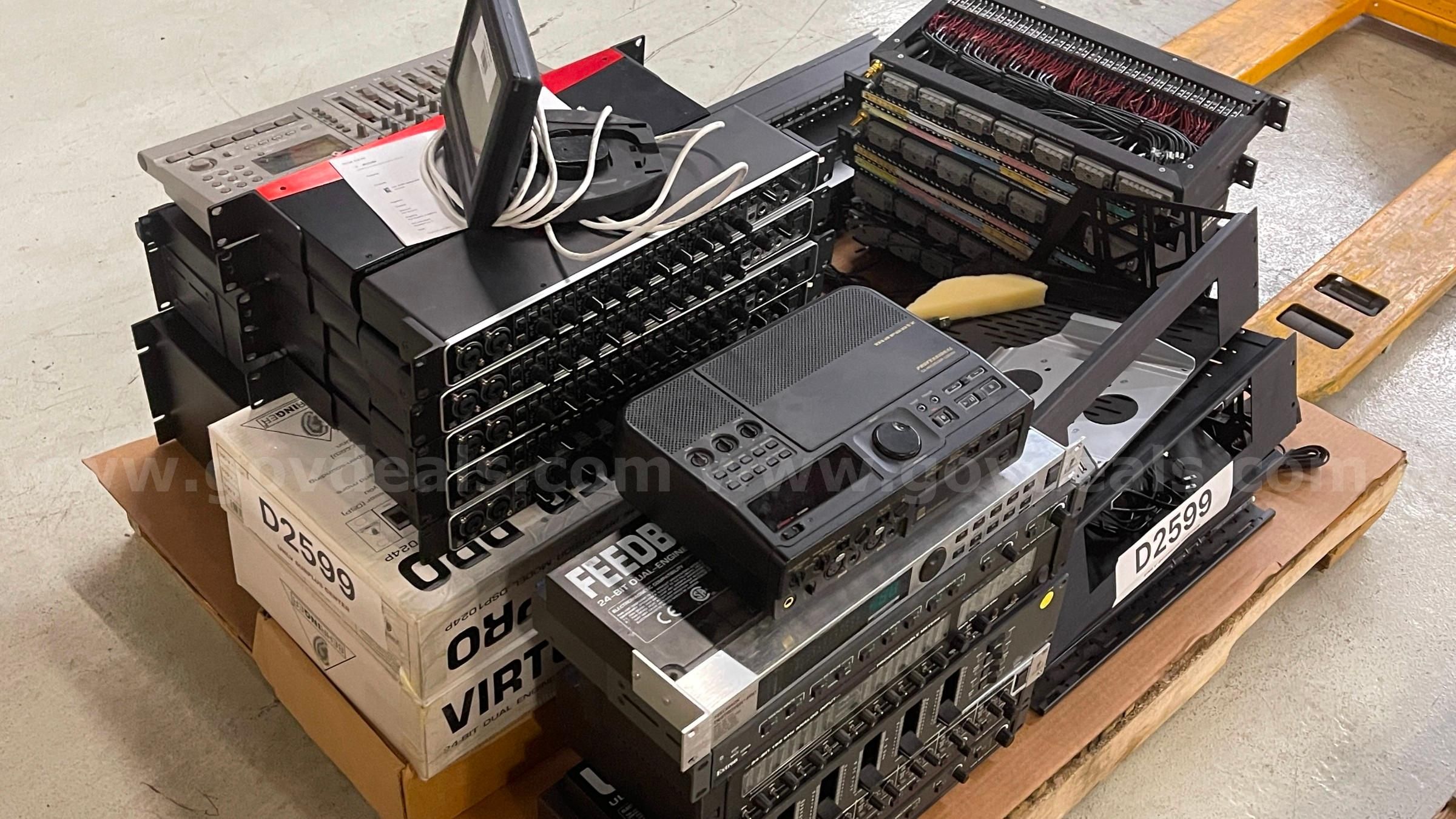 Lot Audio equipment - Untested