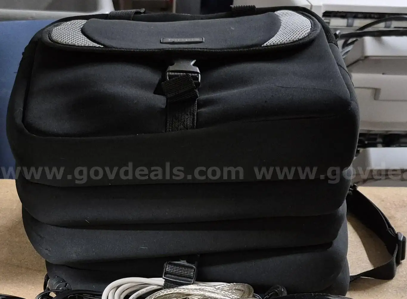 Targus Laptop Bag with Shoulder Strap small lot of 5