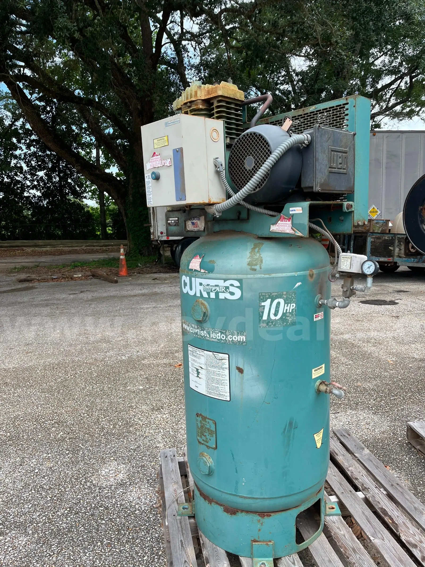 INOPERABLE 80 GAL AIR COMPRESSOR