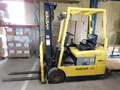 2001 HYSTER J30XMT ELECTRIC FORKLIFT AND CHARGER (NEEDS REPAIR)