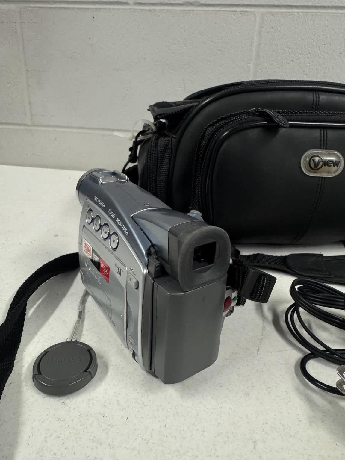 Canon MiniDV Digital Video Camcorder ZR80 with Accessories