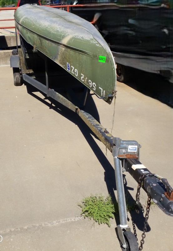 Lot # 6025 CANOE WITH TRAILER 1979 T17-12 (HAS TITLE)