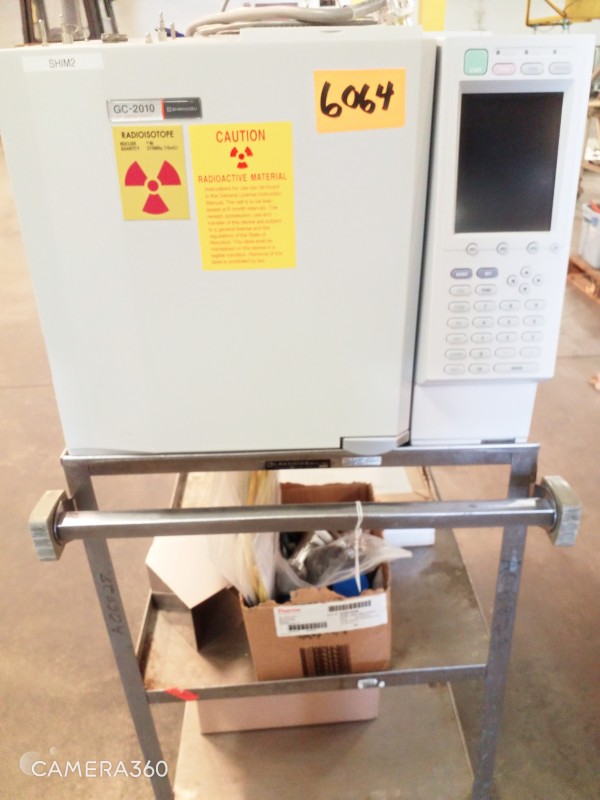 Lot # 6064 GC- 2010 GAS CHROMATOGRAPH COMPONENT & MISC ON CART