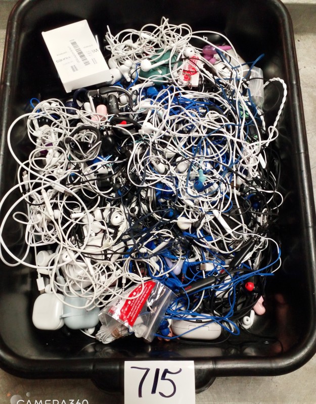 LOT # 715 TSA VARIOUS EARBUDS/ LOOSE CORDS CORDED EARBUDS & MISC