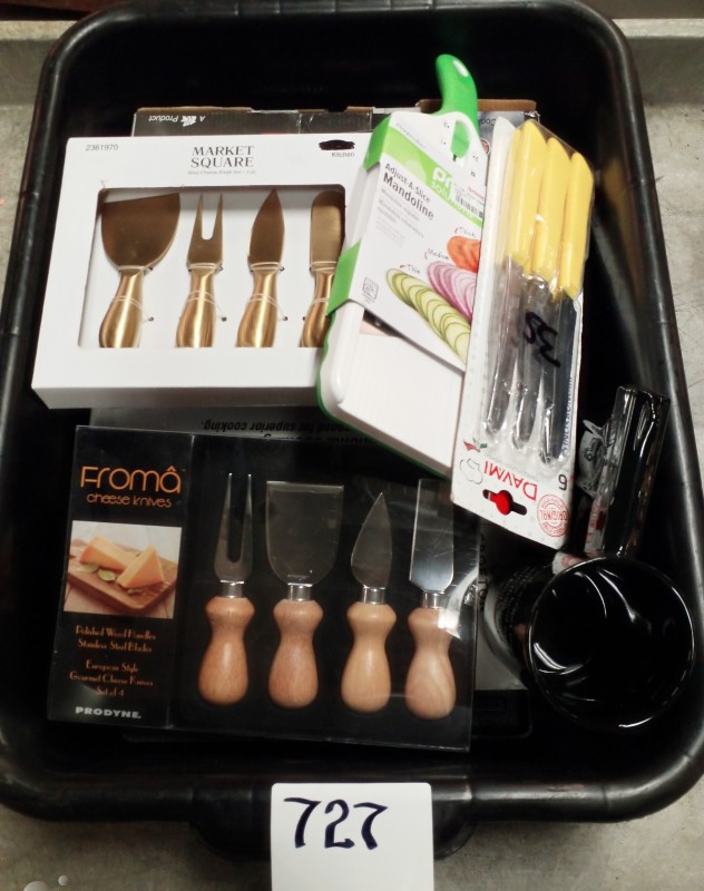 LOT # 727 TSA IRON COOKING SURFACES / HOUSEHOLD ITEMS