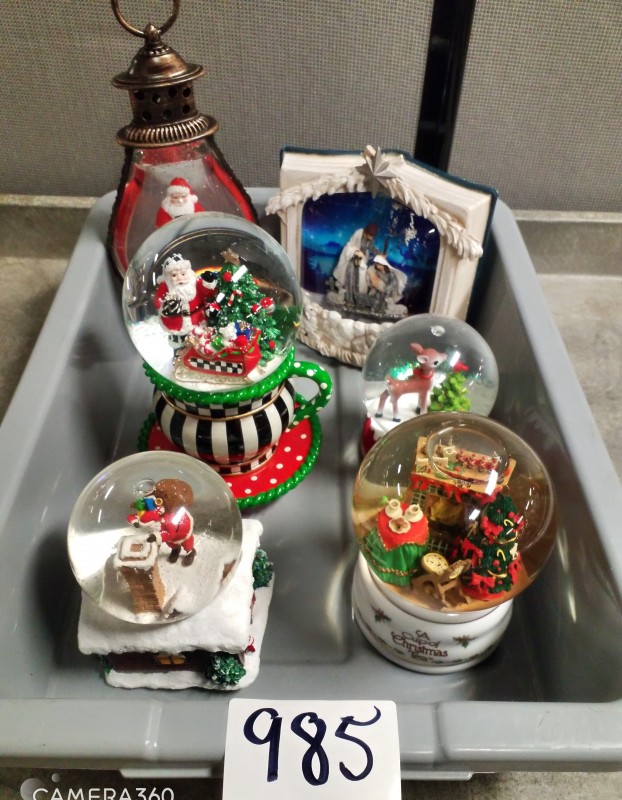LOT # 985 TSA SHOW GLOBES